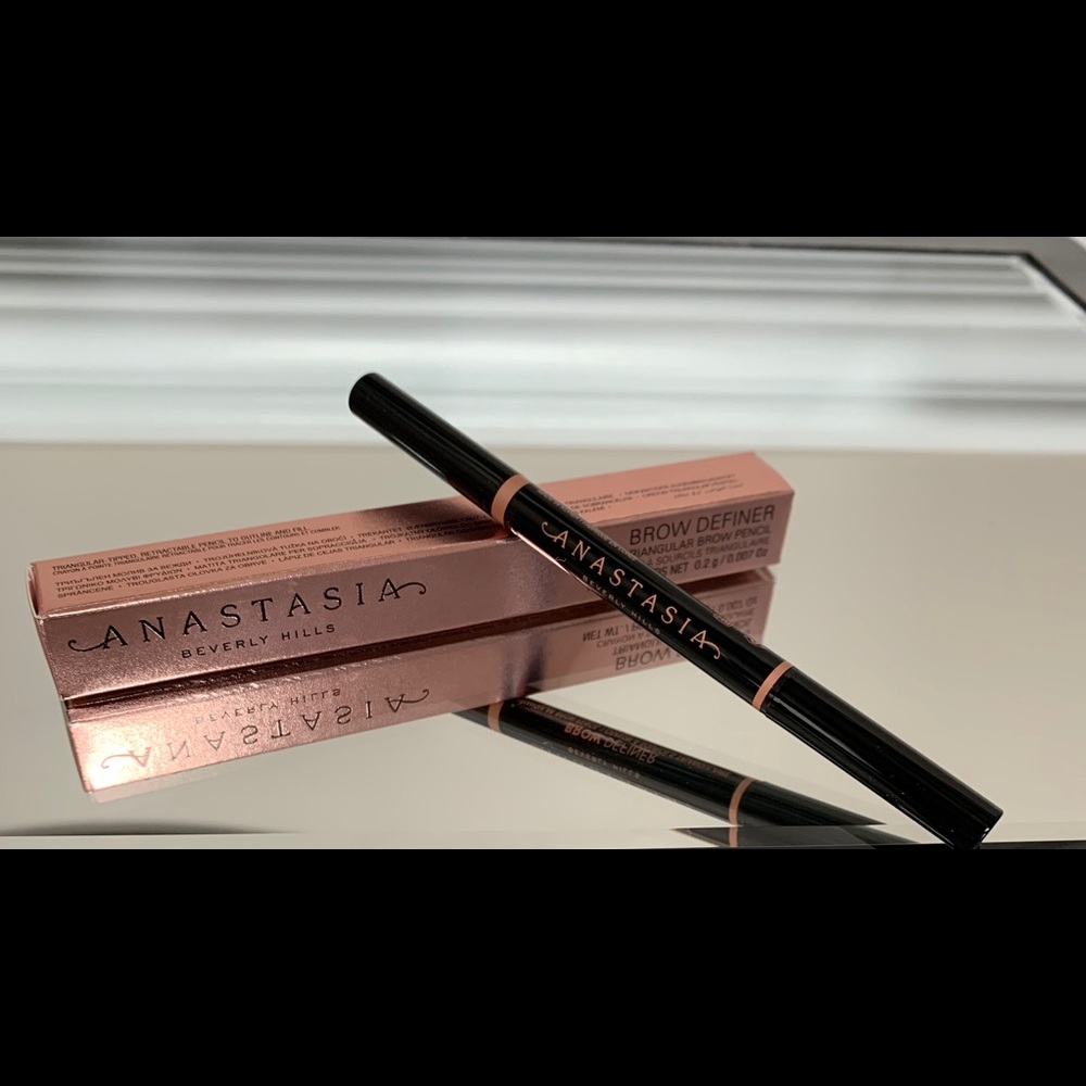 Anastasia Beverly Hills Brow Definer in Taupe